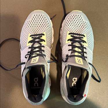 On Running Cloudswift Shoes In Gray And Yellow - image 1