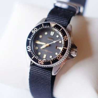ヴィンテージ SEIKO 2625-0010 ブラック クオーツ ミニダイバー Seiko 2625-0010 Quartz Divers Watch - YouTube