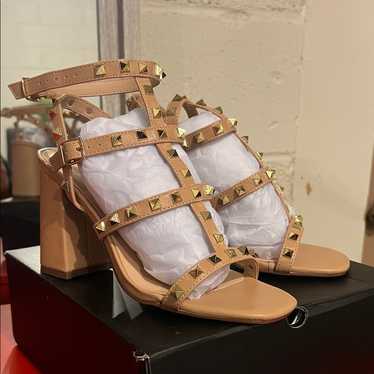 Sale Nib Roxy Studded Tan Block Heel Sandals From… - image 1