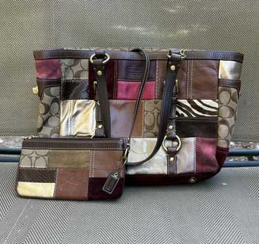 バッグ coach signature patchwork handbag Coach Signature Logo Patchwork Handbag in Good Condition