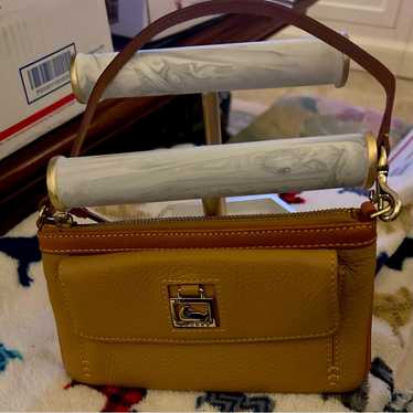USA製 Dooney&Bourke ハンドバッグ 希少カラー 黄色 レザー DOONEY & BOURKE Mustard Yellow Leather Shoulder Bag Crescent