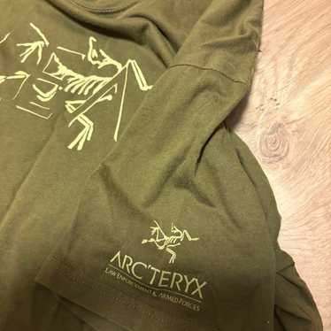 アークテリクス リーフ Arcteryx LEAF Tシャツ アークテリクス リーフ leaf Tシャツ カーキ M - メルカリ