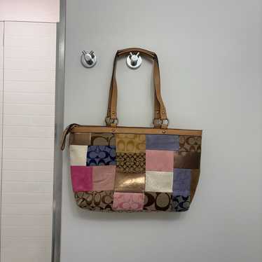 バッグ Coach Patchwork Signature shoulder bag Coach Signature Turn-lock Pink Patchwork Shoulder Bag