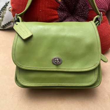 バッグ Vintage Coach Soho Sling Lime Green Coach soho green leather - Gem