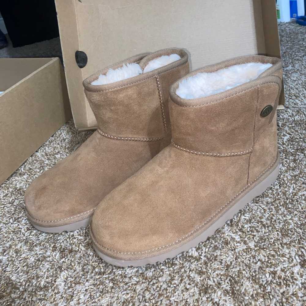 UGG - image 1