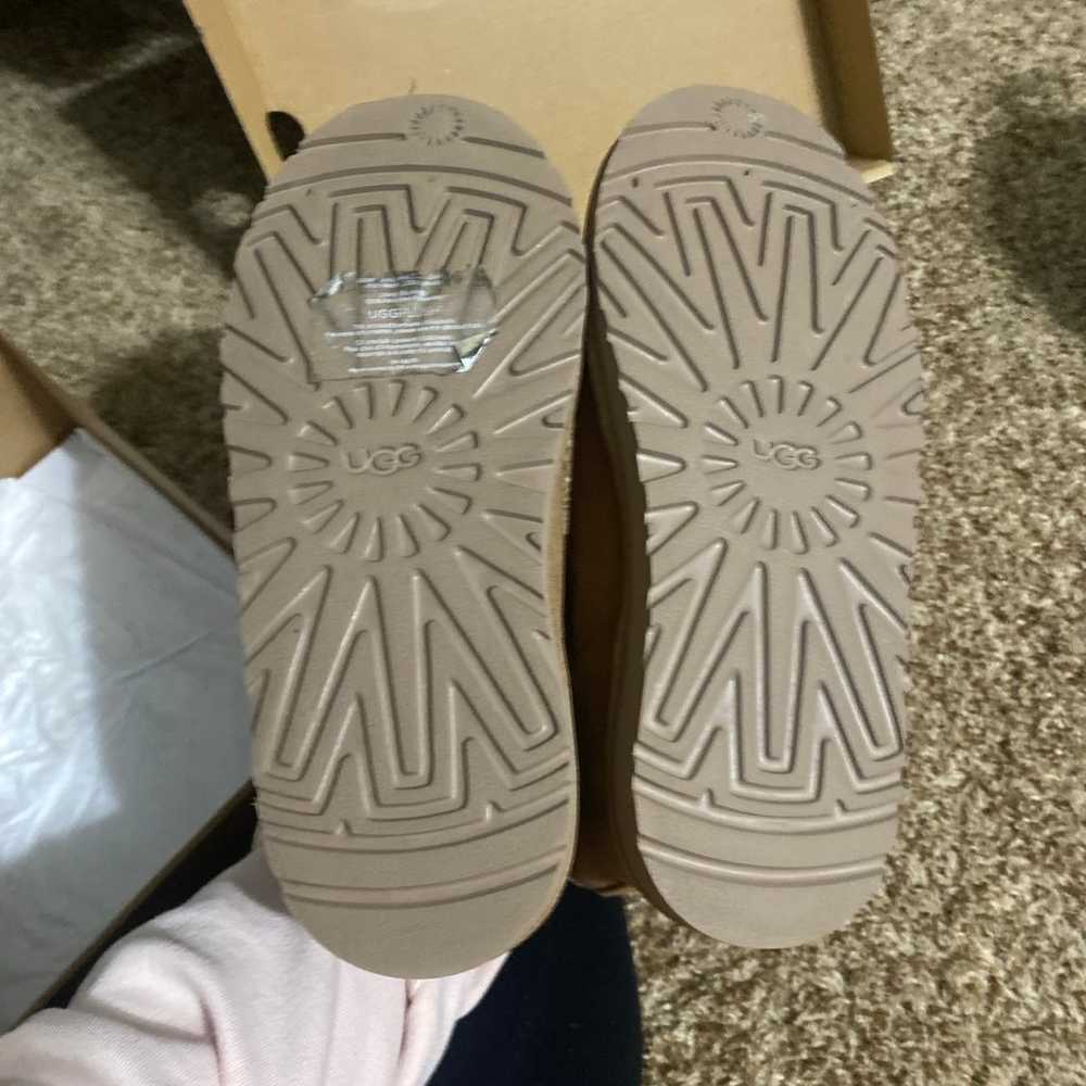 UGG - image 3