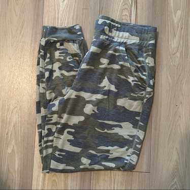 Quacker Factory Regular Anytime Camo Print Jogger… - image 1