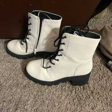 Source Unknown Ivory Combat Boots with Black Acce… - image 1