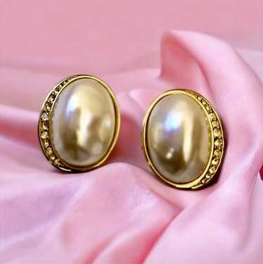 Richelieu Vintage Clip Earrings Oval Mabe Pearl +… - image 1