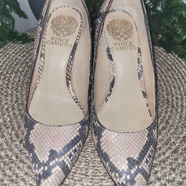 VINCE CAMUTO Snake Python Candera Triangle Block … - image 1