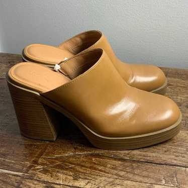 Universal Threads Block Heel clogs/mules camel co… - image 1