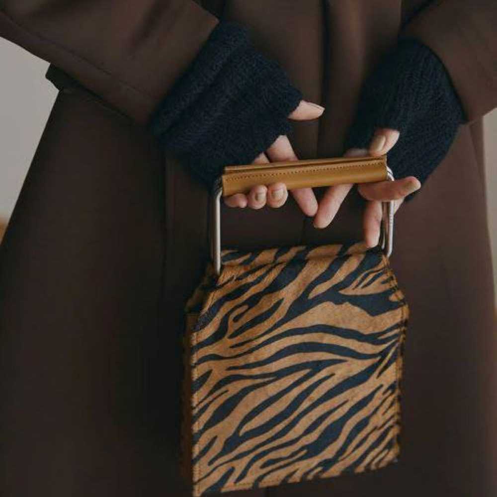 Ameri Tiger Pattern Handbag - Square Shape - image 1