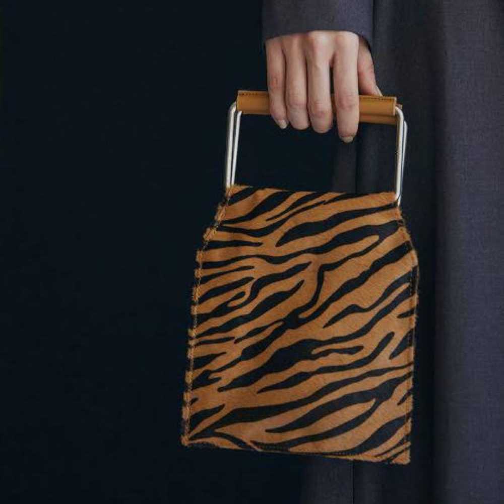 Ameri Tiger Pattern Handbag - Square Shape - image 2