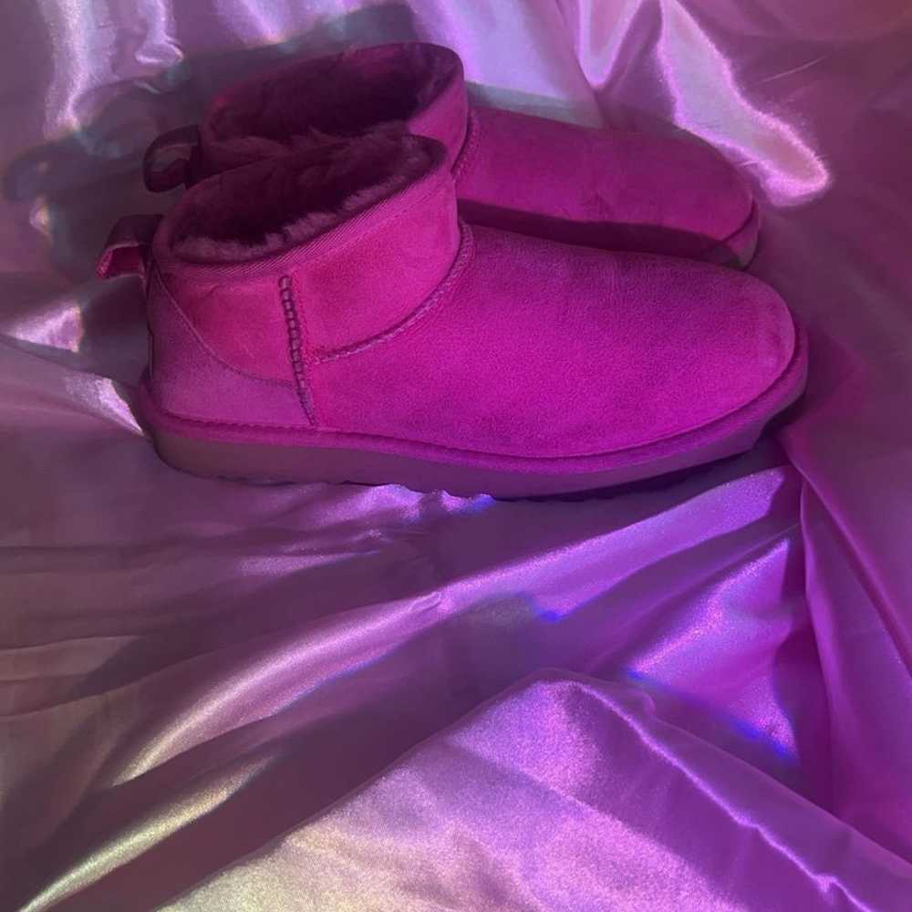 UGG - image 1