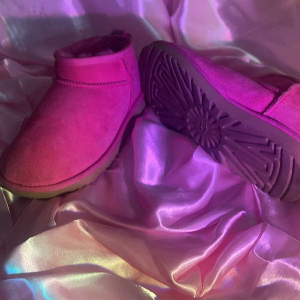 UGG - image 2