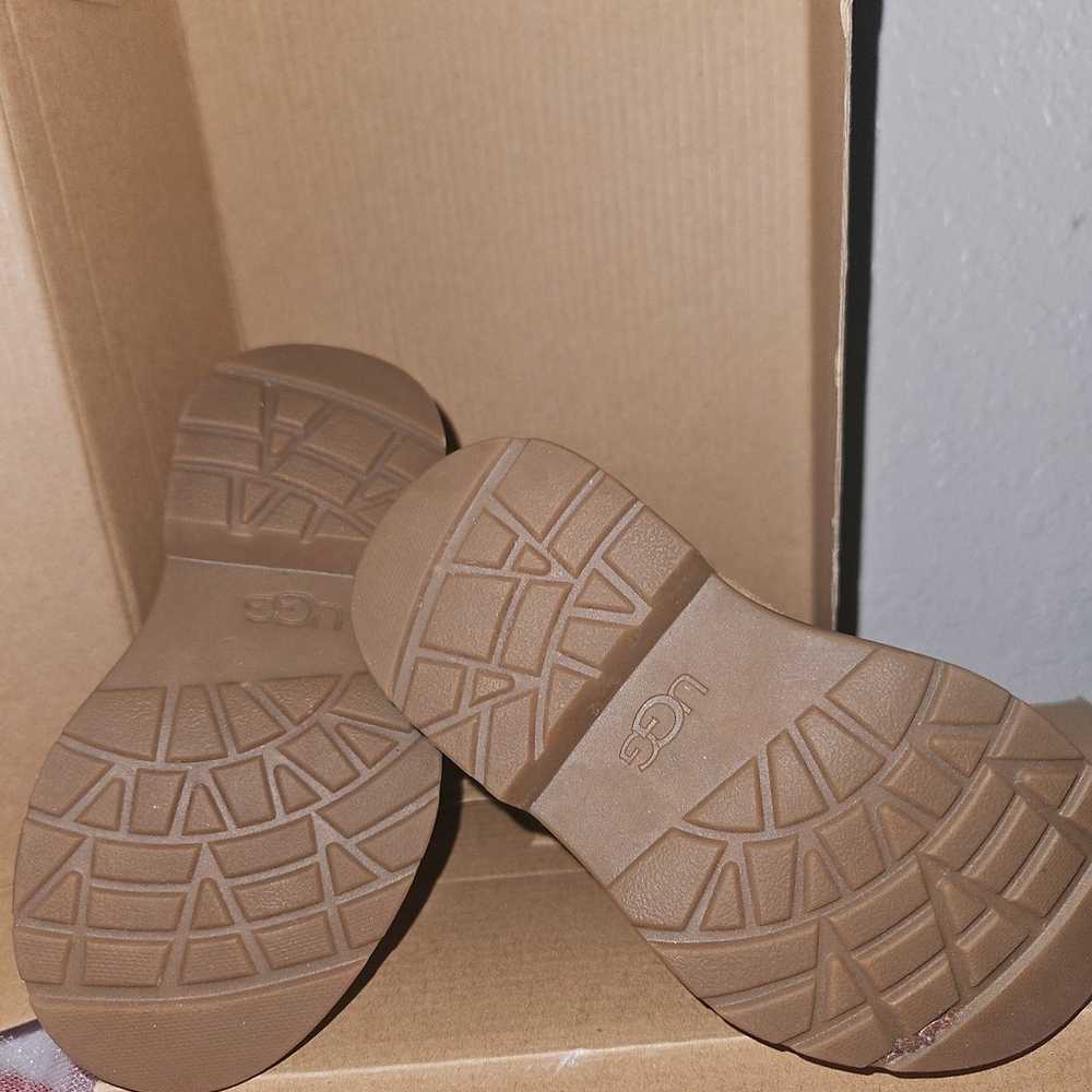 UGG - image 6