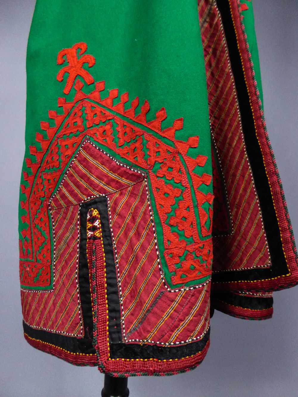 A Kaftan or Coat in Placed Wool - Turkmenistan Ci… - image 10