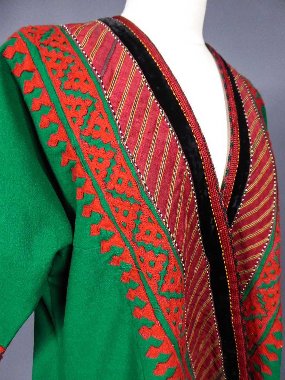 A Kaftan or Coat in Placed Wool - Turkmenistan Ci… - image 8
