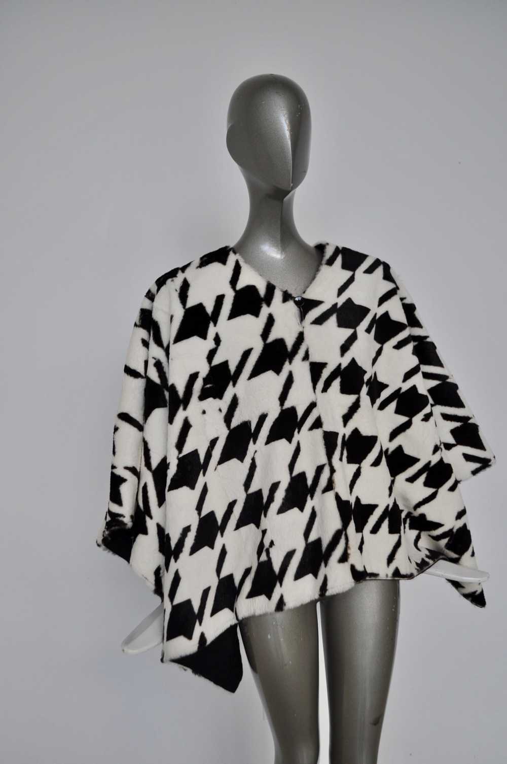 Fabulous fur cape with houndstooth print. - image 2