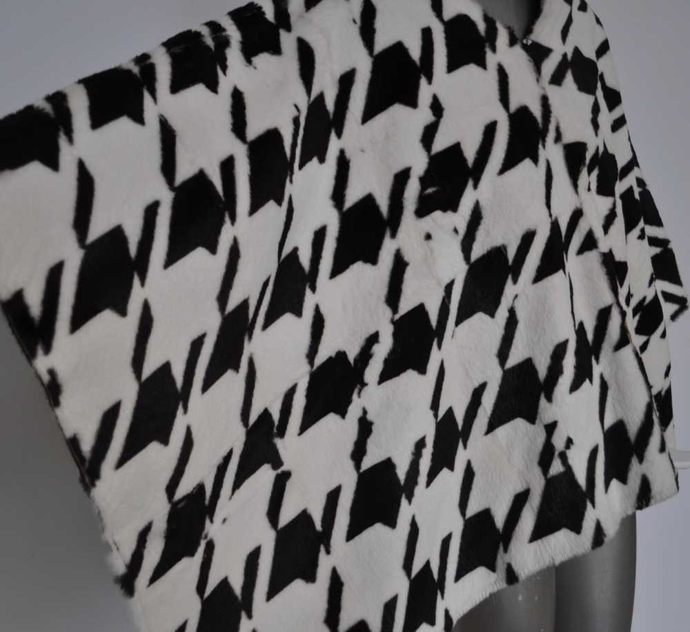 Fabulous fur cape with houndstooth print. - image 3