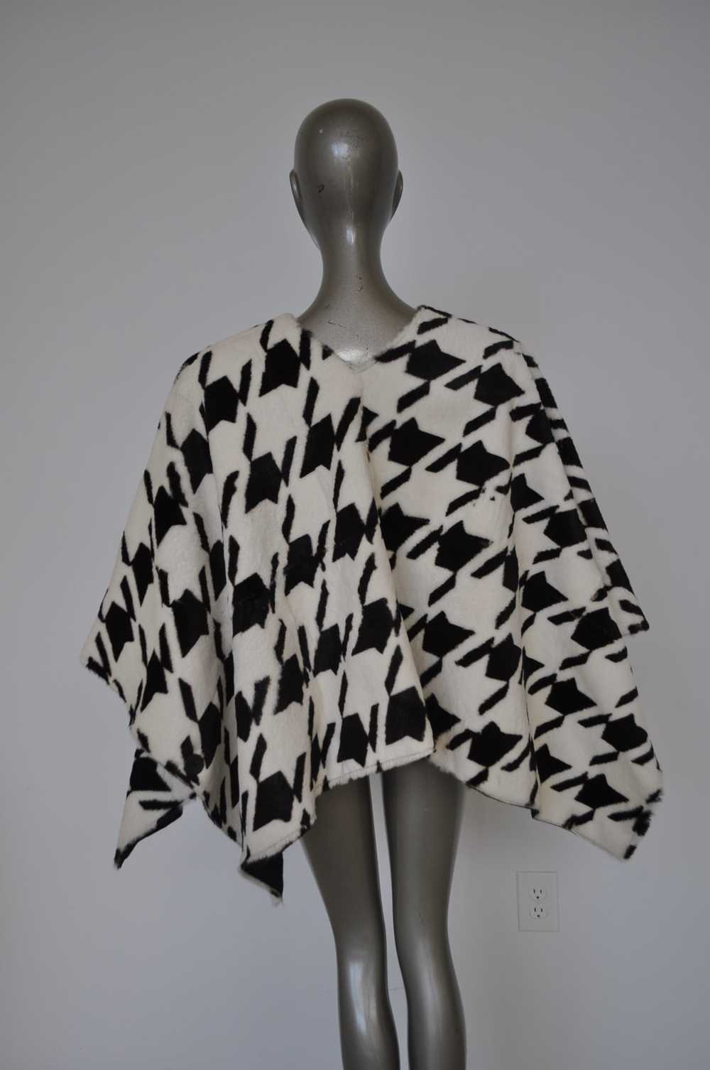 Fabulous fur cape with houndstooth print. - image 5