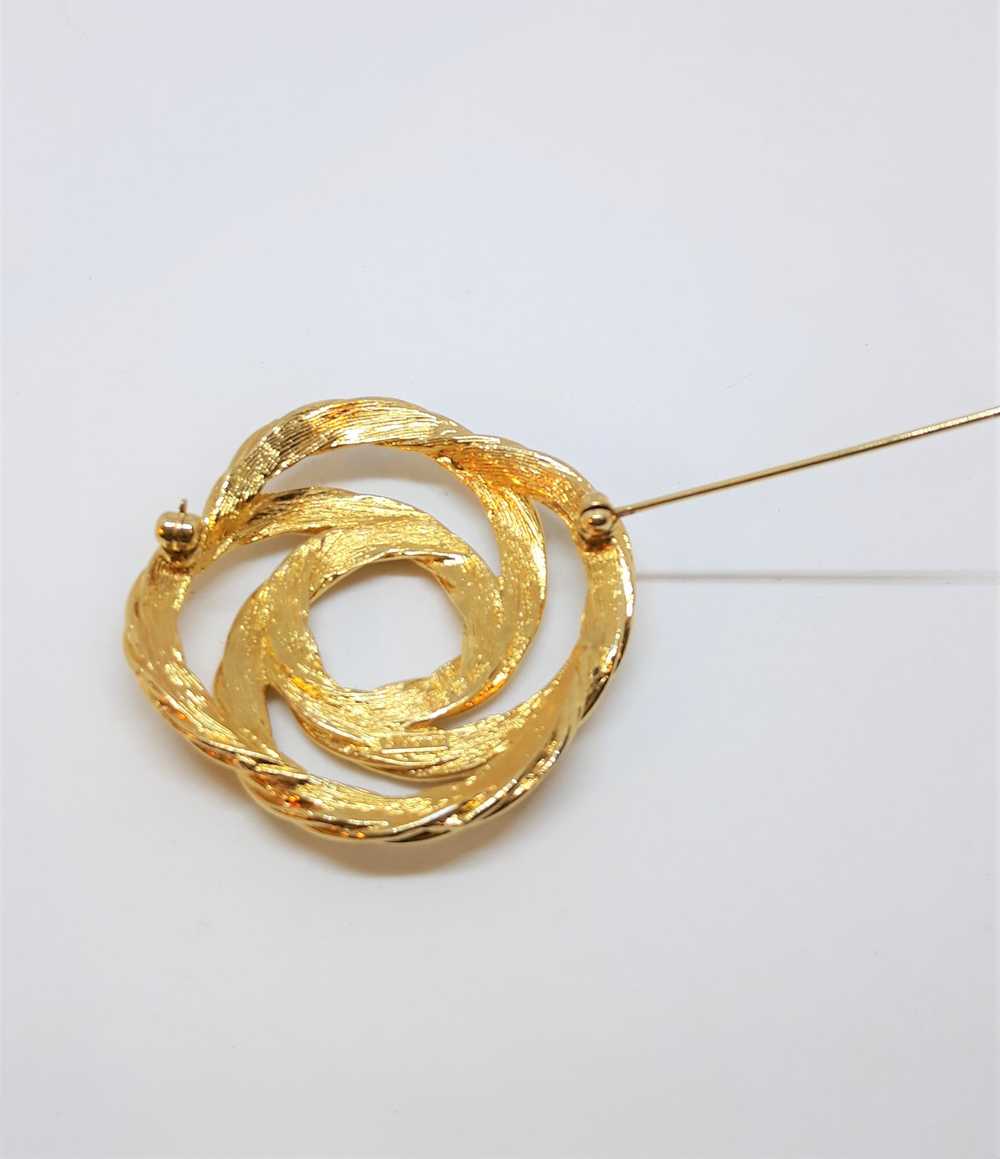 Monet Signed Gold Tone 1960's Circular Rope Brooch - image 3