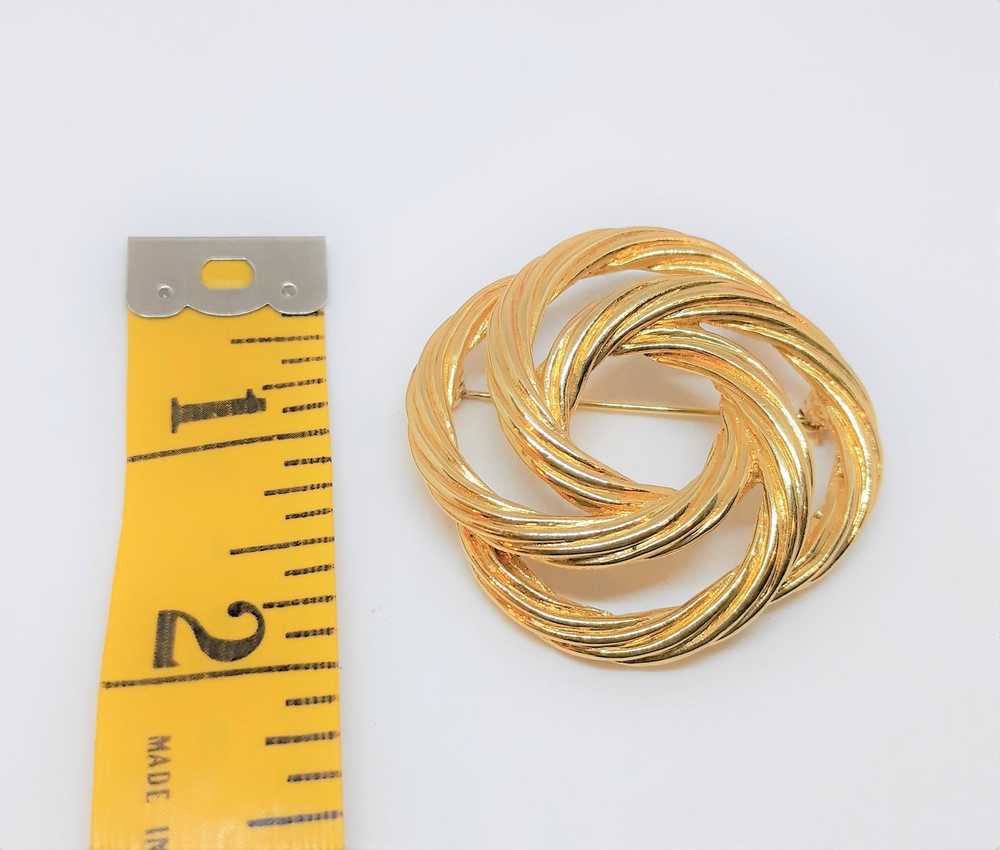 Monet Signed Gold Tone 1960's Circular Rope Brooch - image 4