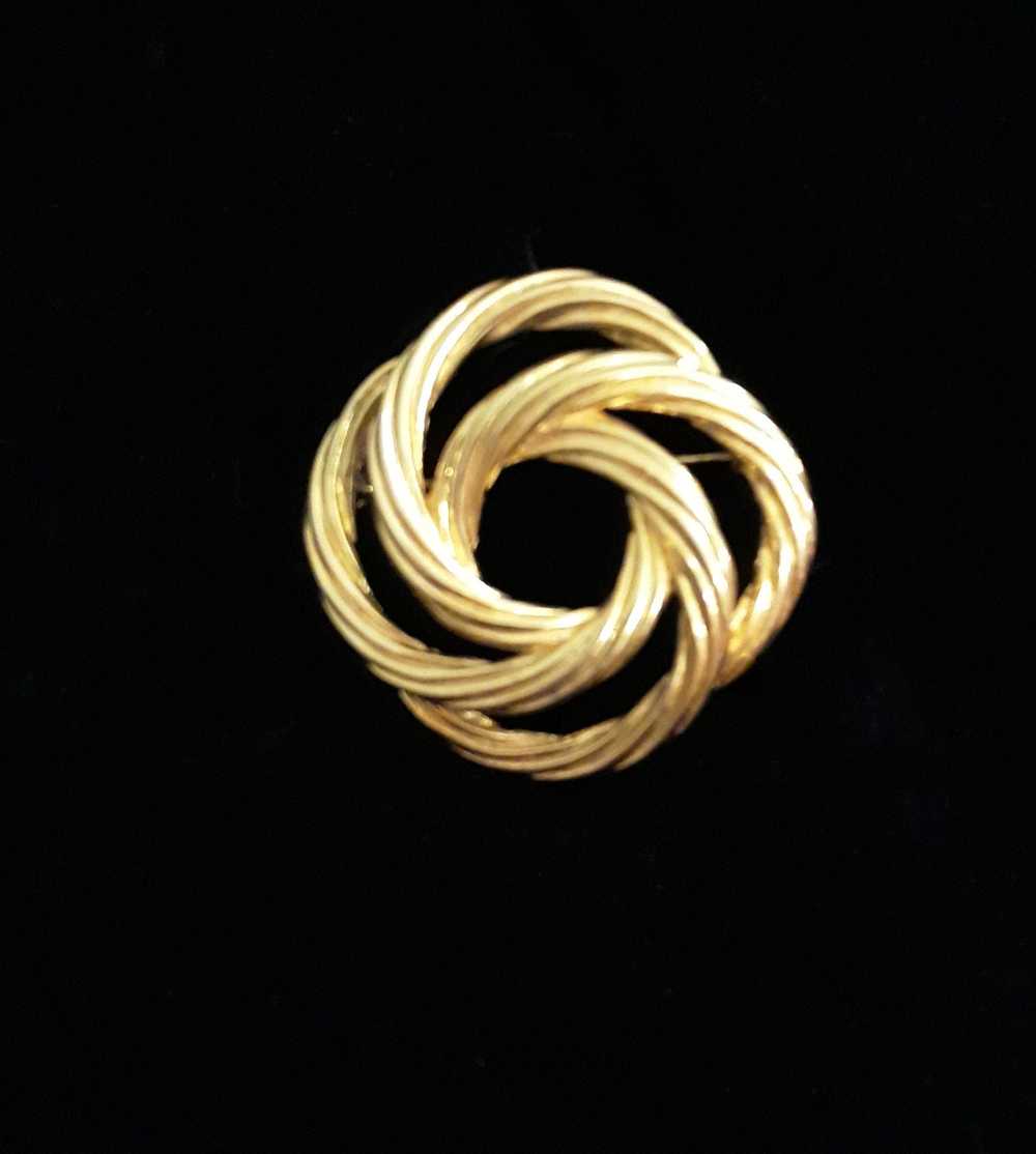 Monet Signed Gold Tone 1960's Circular Rope Brooch - image 6