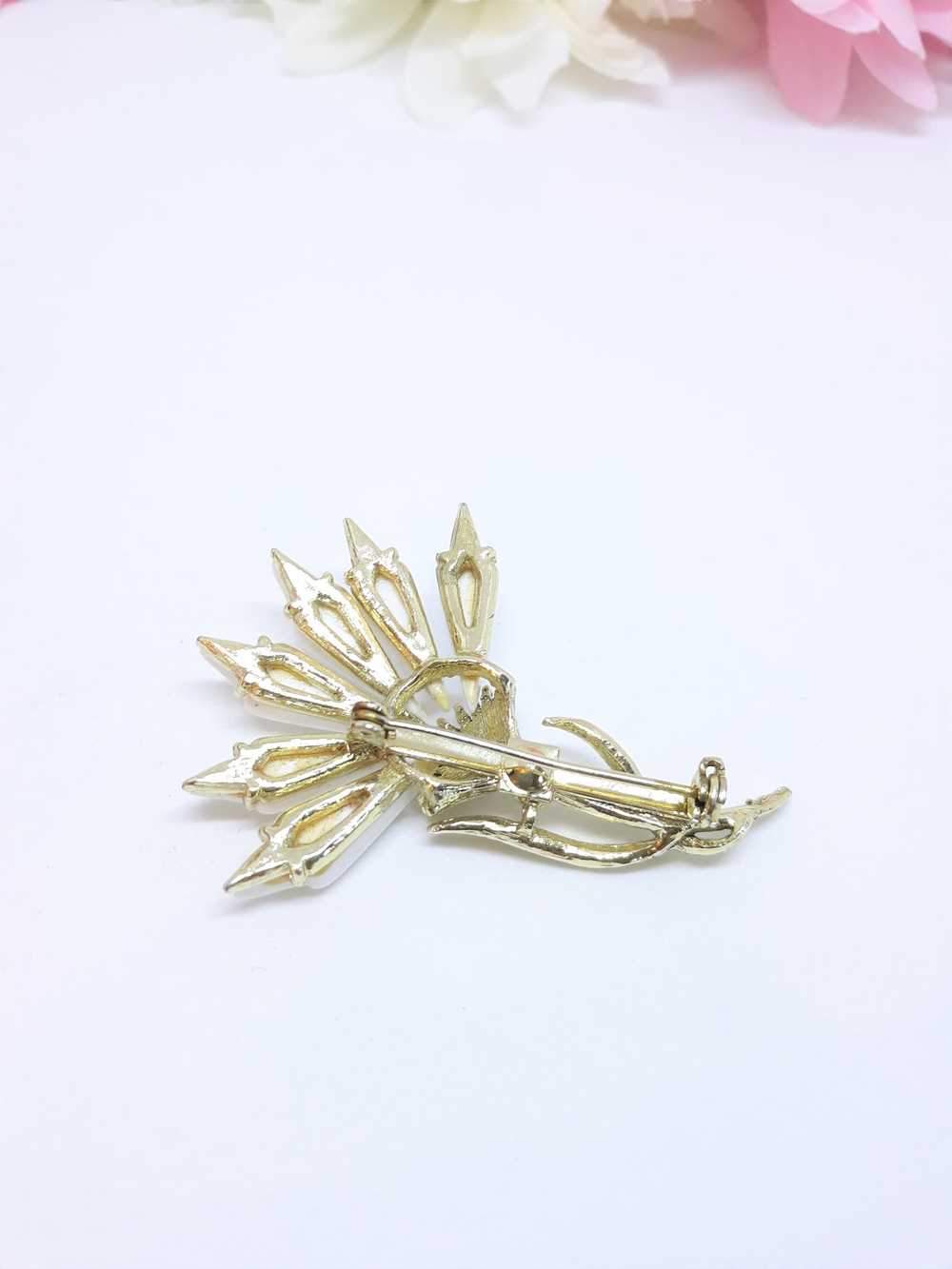 White Thermoset Vintage Thistle Brooch, 1950s-60s - image 7