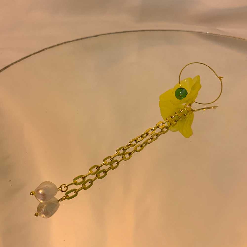 Yellow flower + freshwater pearl single earring - image 2