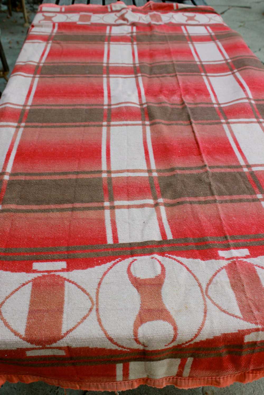 Vintage 1940s Beacon Camp Blanket Indian Design - image 2