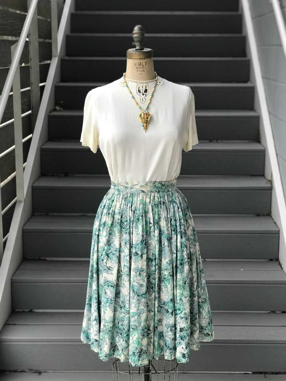 1950s Floral Skies Silky Full Skirt - image 2