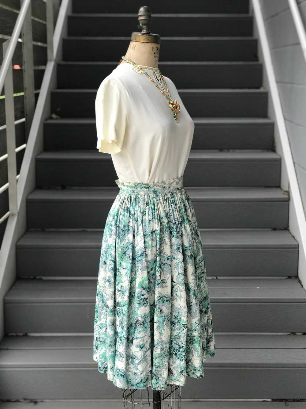 1950s Floral Skies Silky Full Skirt - image 6