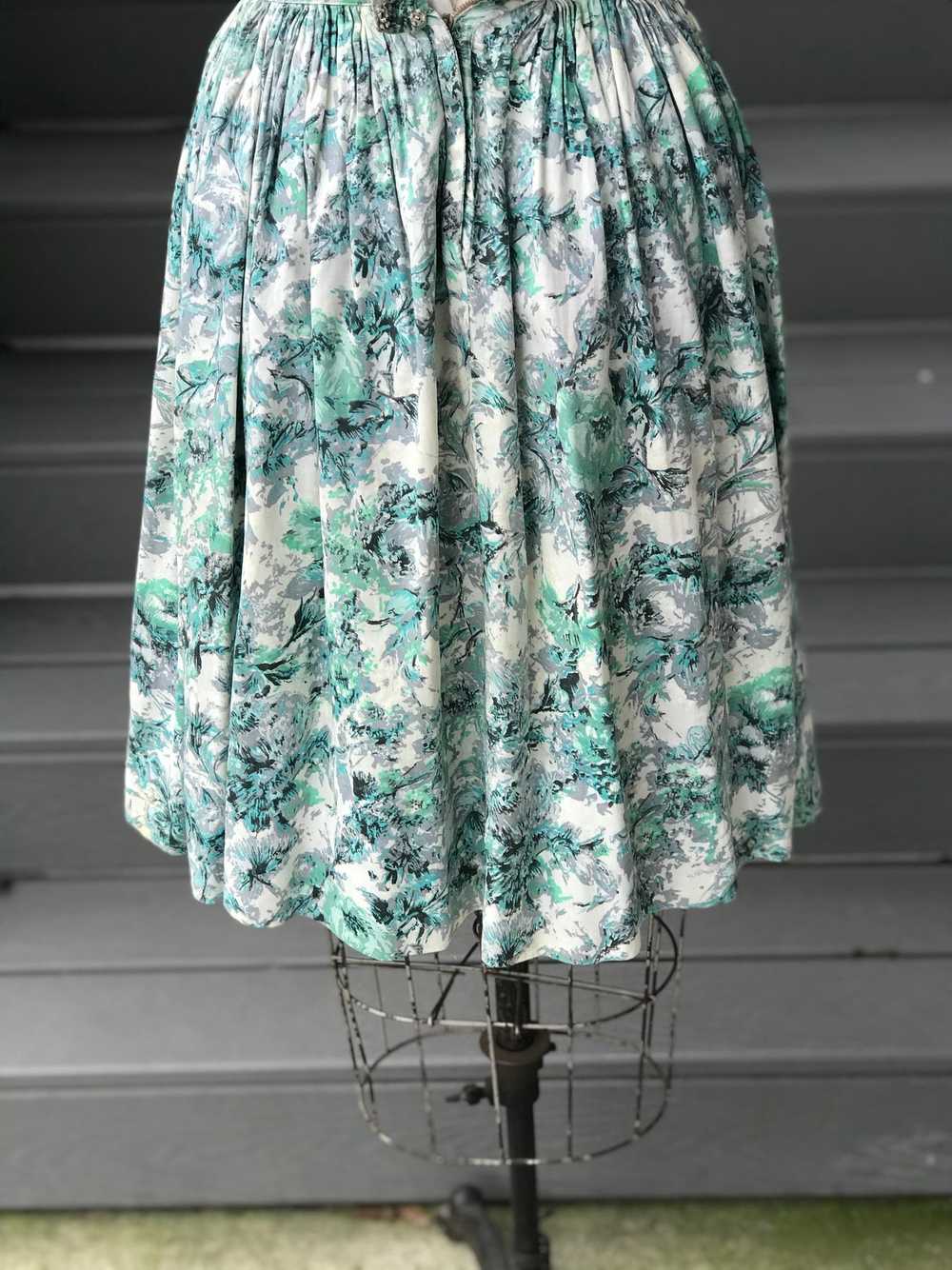 1950s Floral Skies Silky Full Skirt - image 8