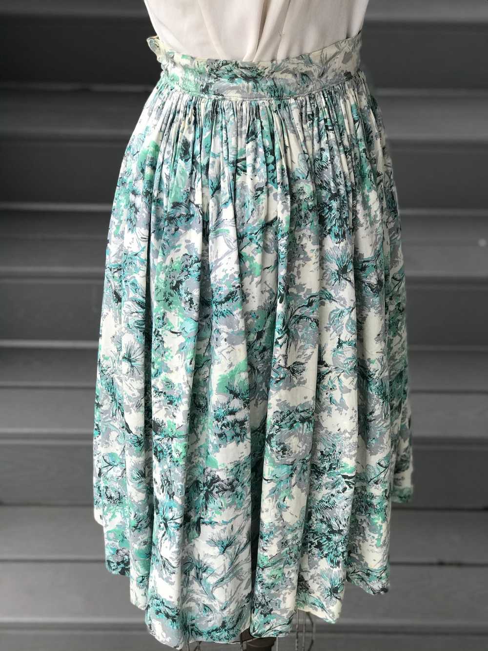 1950s Floral Skies Silky Full Skirt - image 9