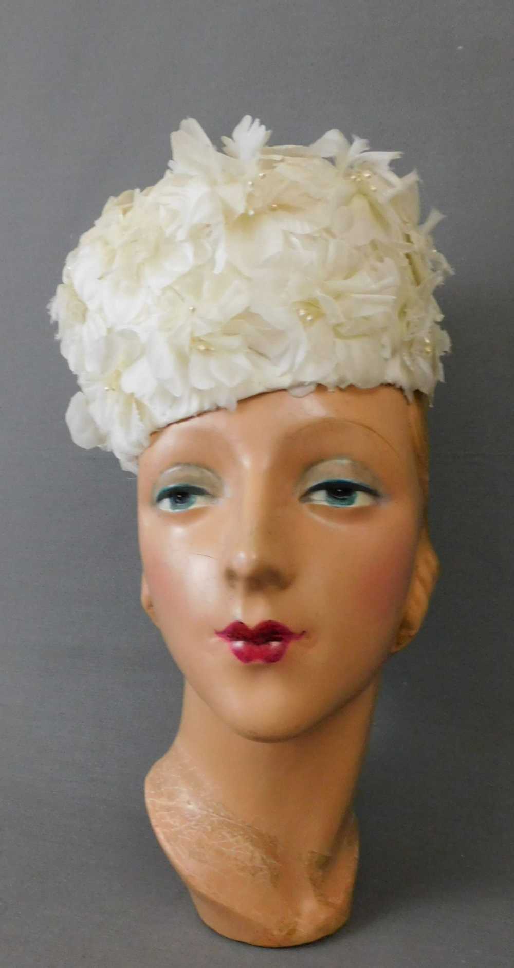 Vintage Ivory Floral Pillbox Hat, 1960s fits 21 i… - image 1