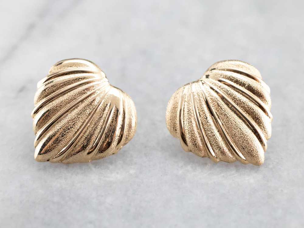 Vintage Textured Heart Gold Stud Earrings - image 3
