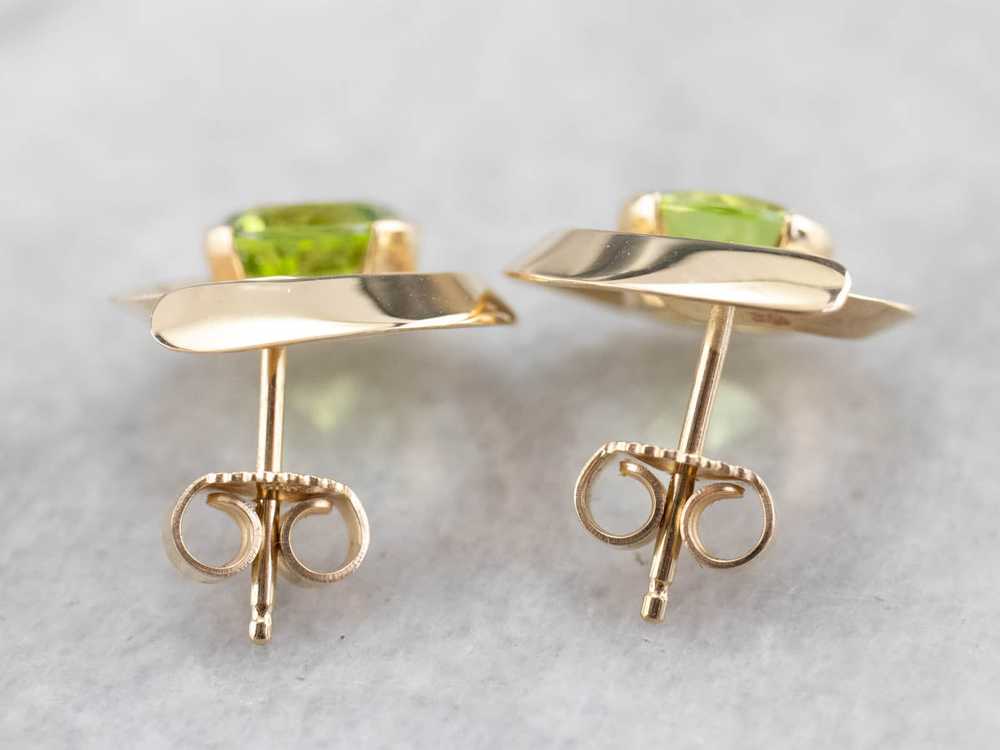 Modernist Peridot Spiral Gold Stud Earrings - image 5