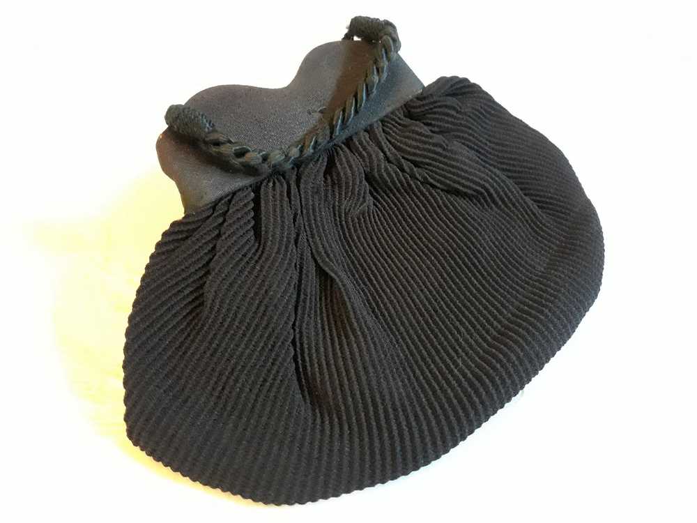 Delicate and Dainty 1940's Black Purse - Nice Col… - image 11