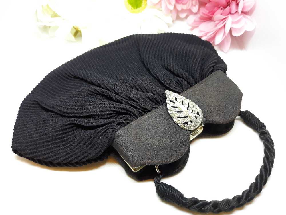 Delicate and Dainty 1940's Black Purse - Nice Col… - image 4