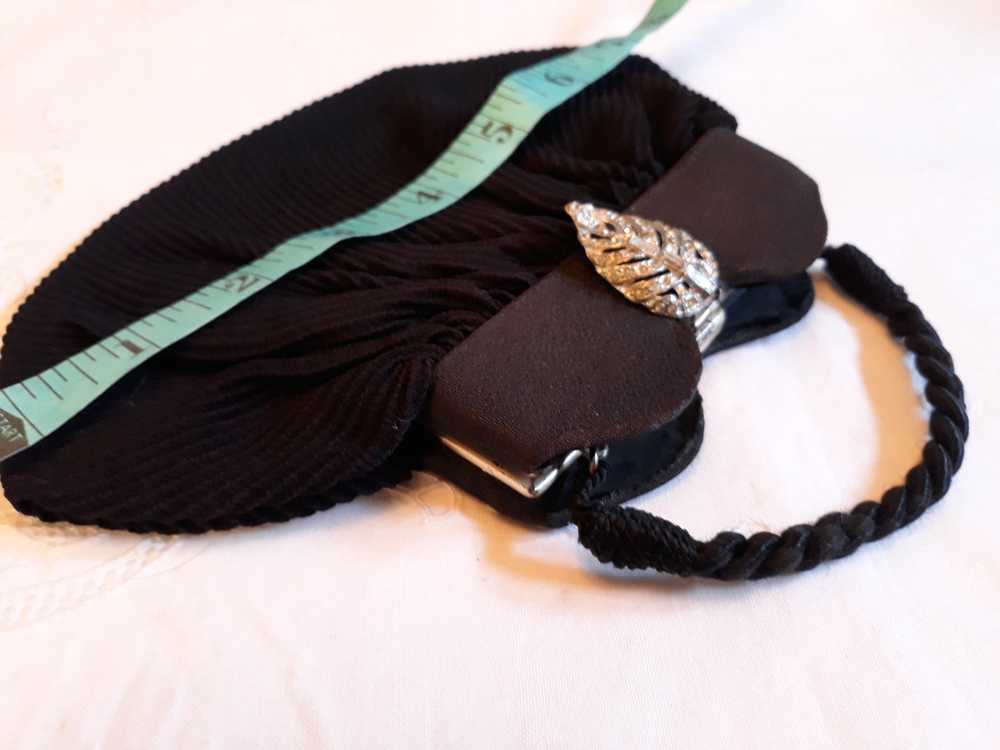 Delicate and Dainty 1940's Black Purse - Nice Col… - image 7