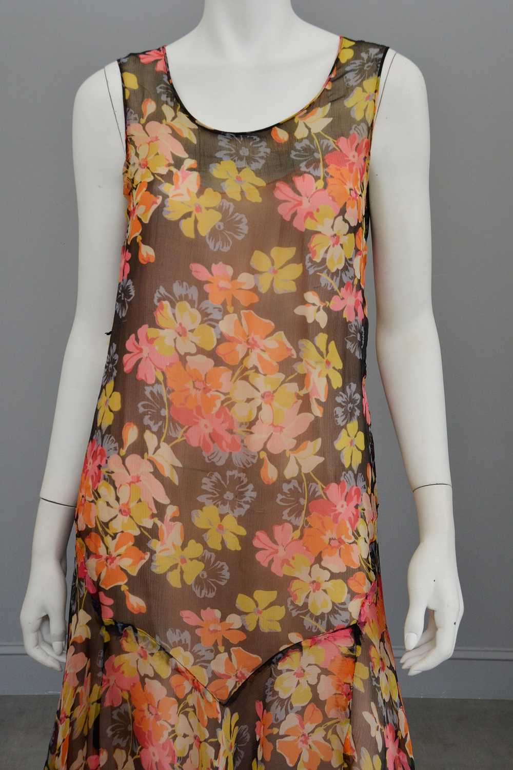 1920s 30s Pink Yellow Floral Print on Charcoal Gr… - image 5