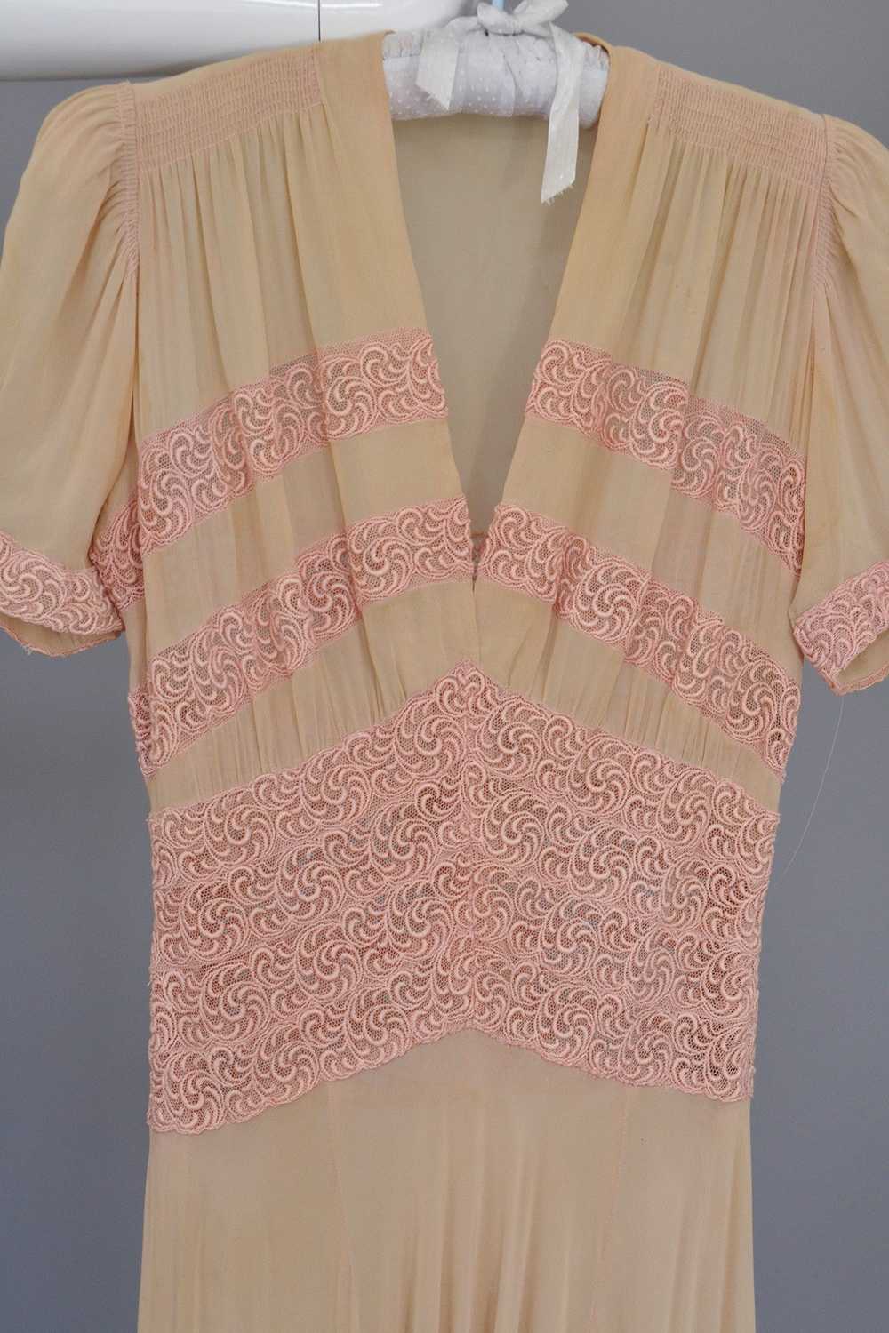 1930s Glamour Gown | Pink Embroidered Lace Ecru R… - image 2