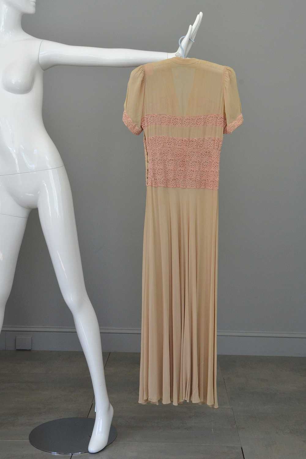 1930s Glamour Gown | Pink Embroidered Lace Ecru R… - image 3