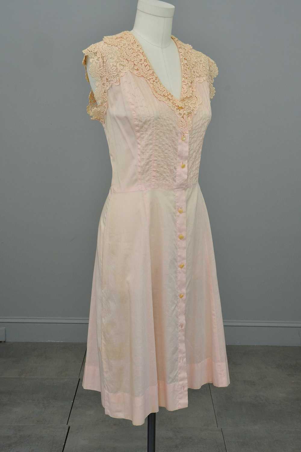 1940s 50s Light Pink Housedress with Crochet deta… - image 7