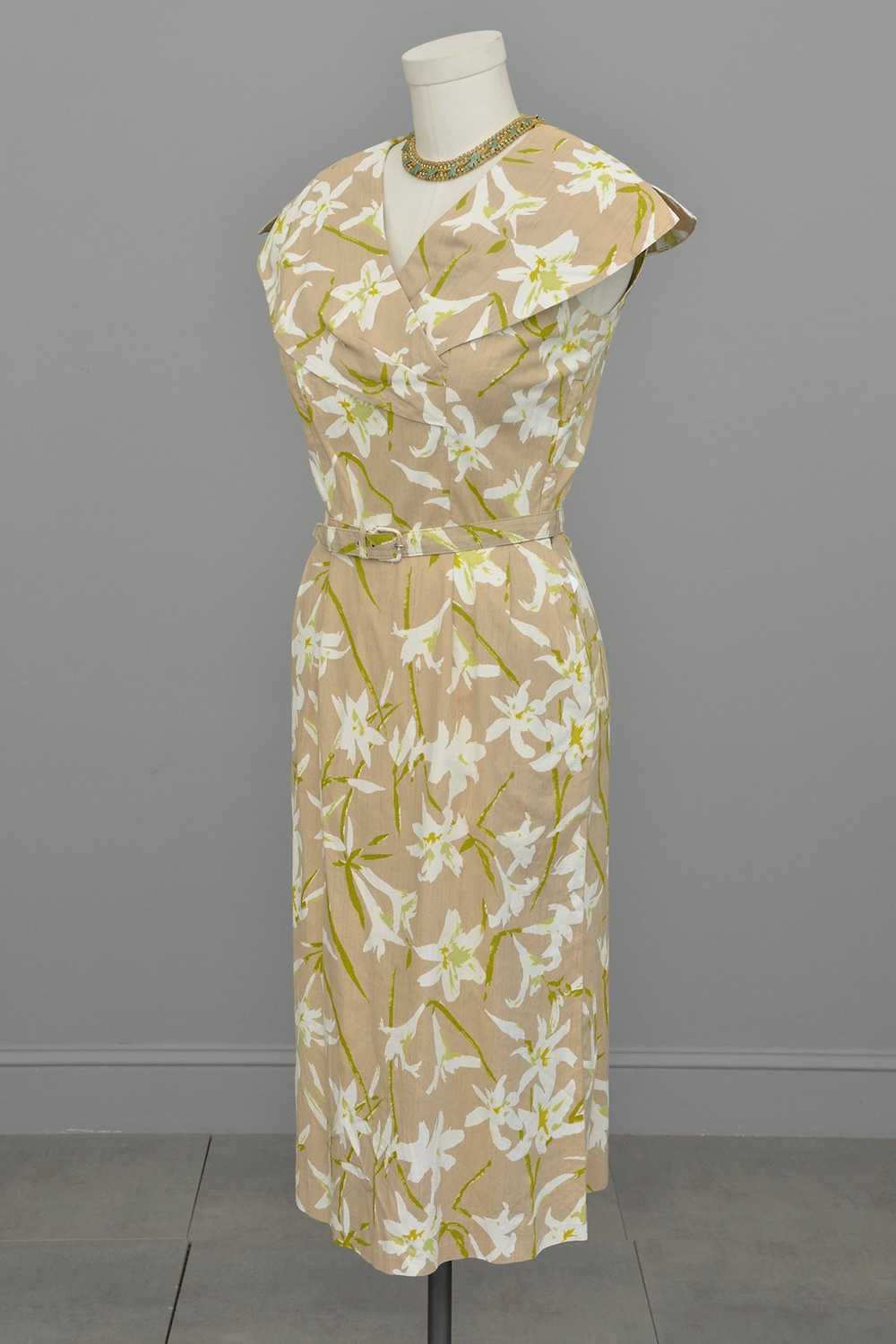1940s 50s Taupe Novelty Lily Print Wiggle Dress - image 4
