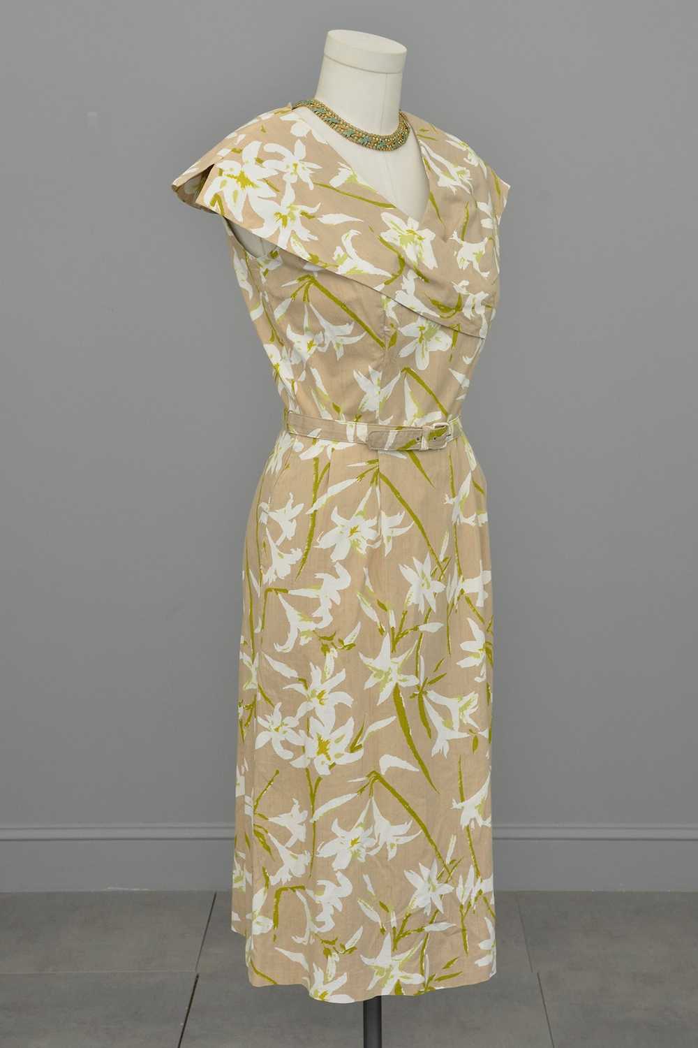 1940s 50s Taupe Novelty Lily Print Wiggle Dress - image 6