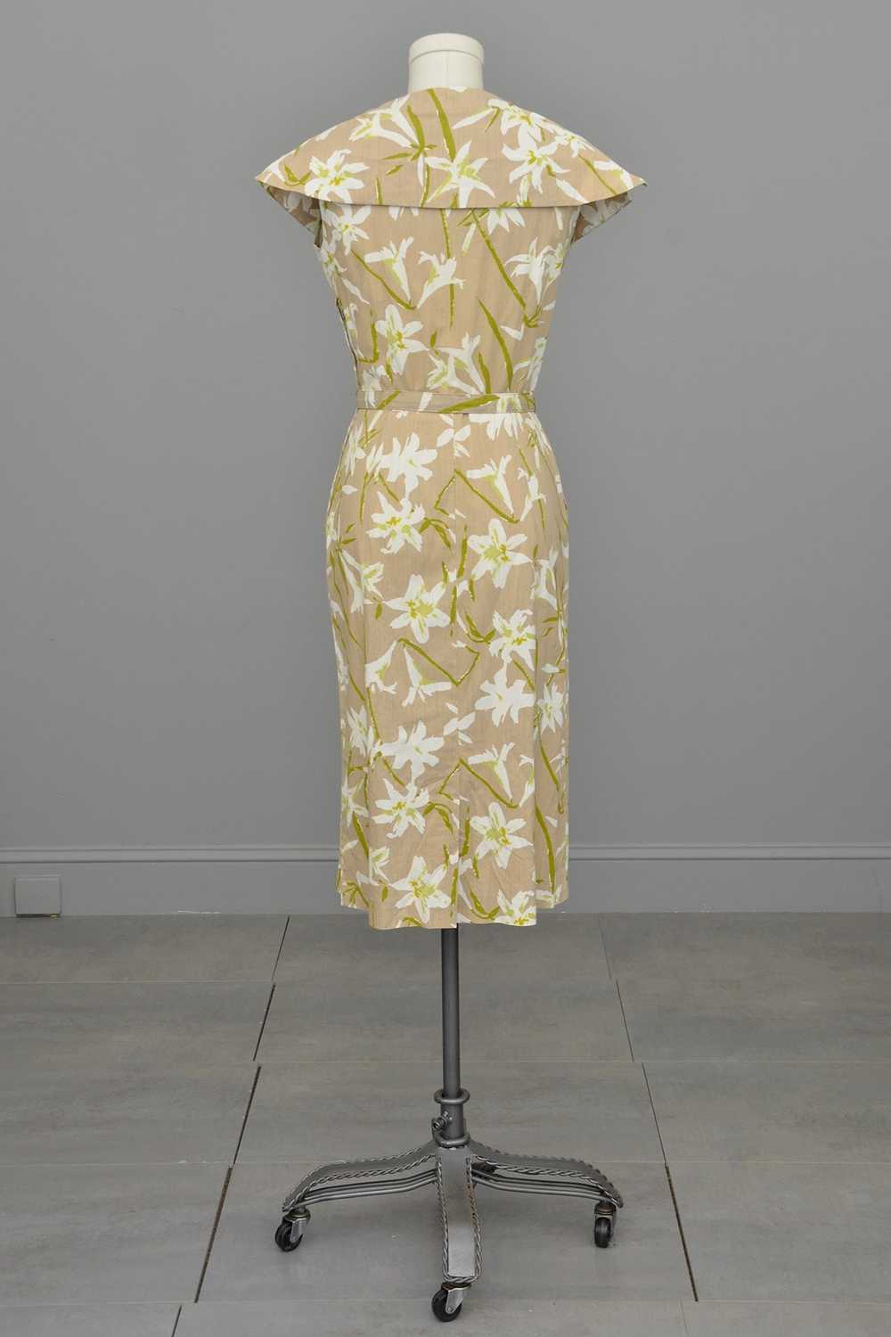 1940s 50s Taupe Novelty Lily Print Wiggle Dress - image 7