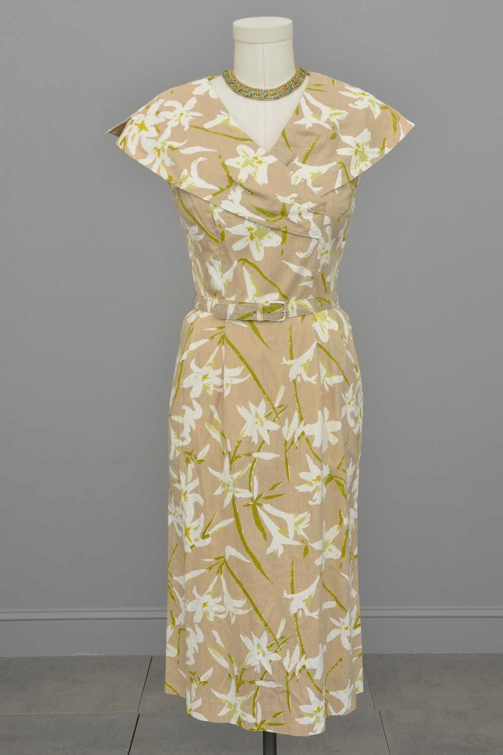 1940s 50s Taupe Novelty Lily Print Wiggle Dress - image 8