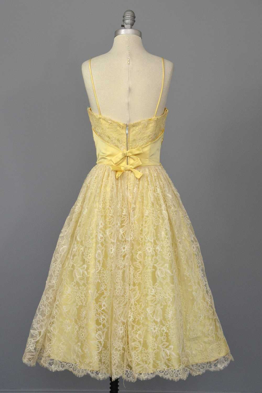 1950s White Lace Buttercup Party Prom Dress - image 3